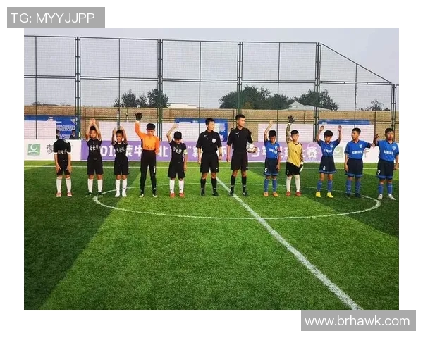 当代足球明星与女星同框合照展现魅力与风采的精彩瞬间