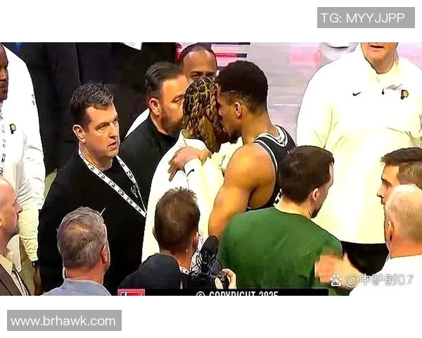 字母哥失控怒撕球衣雄鹿惨败后更衣室内爆发激烈冲突