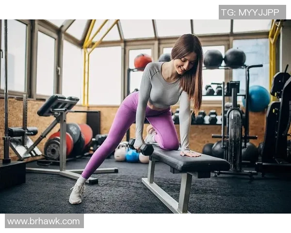 健身吧哑铃分享：打造完美身材的训练技巧与经验交流